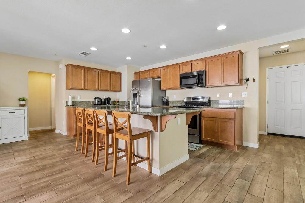 1410 Silverberry Lane Property Photo 4