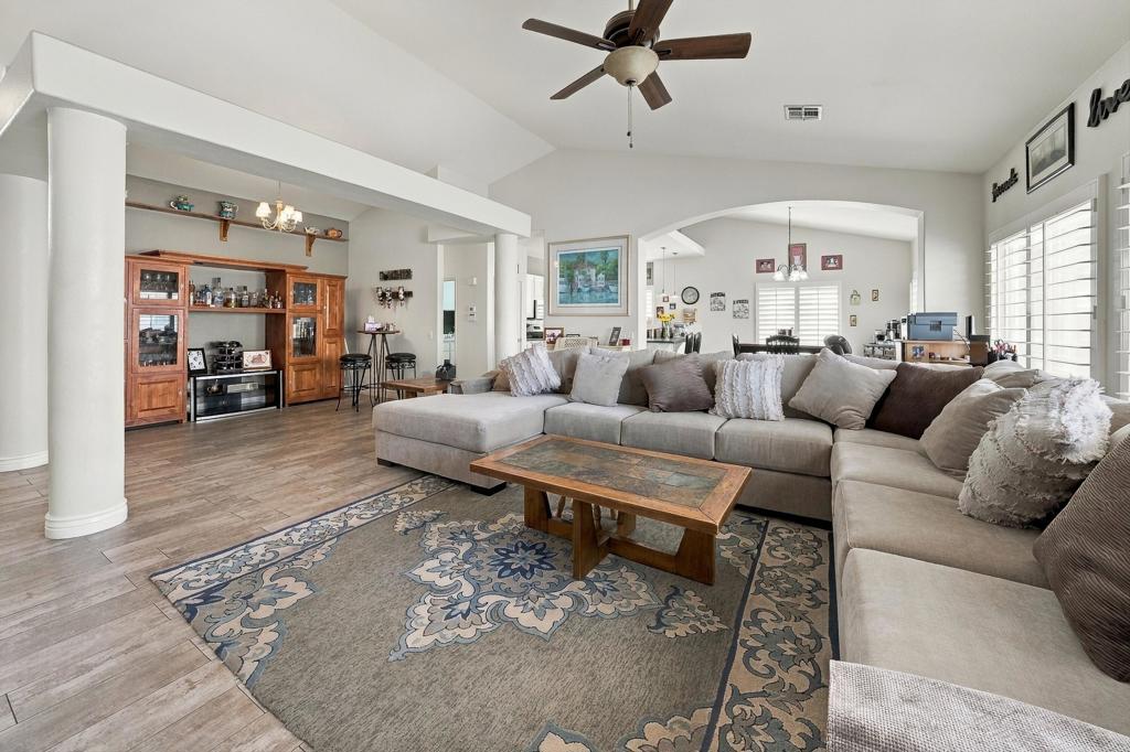 79130 Canterra Drive Property Photo 4