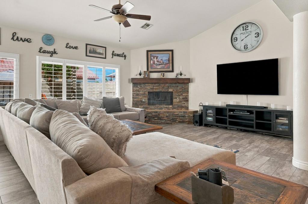 79130 Canterra Drive Property Photo 5