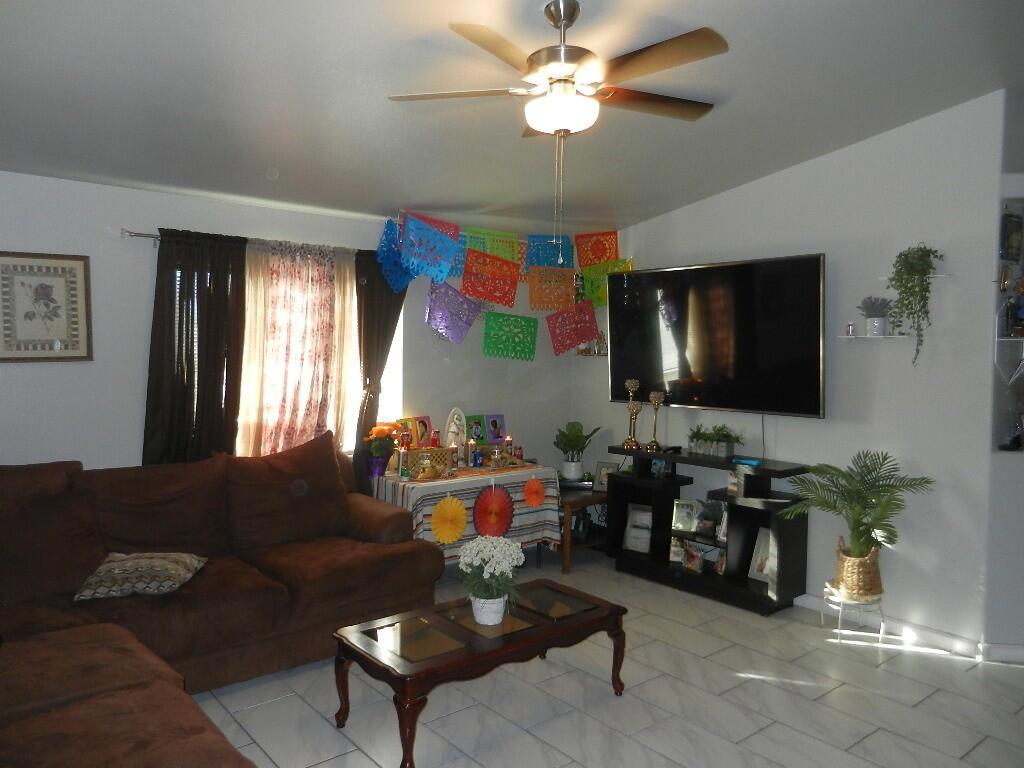 1252 Roselle Avenue Property Photo 4
