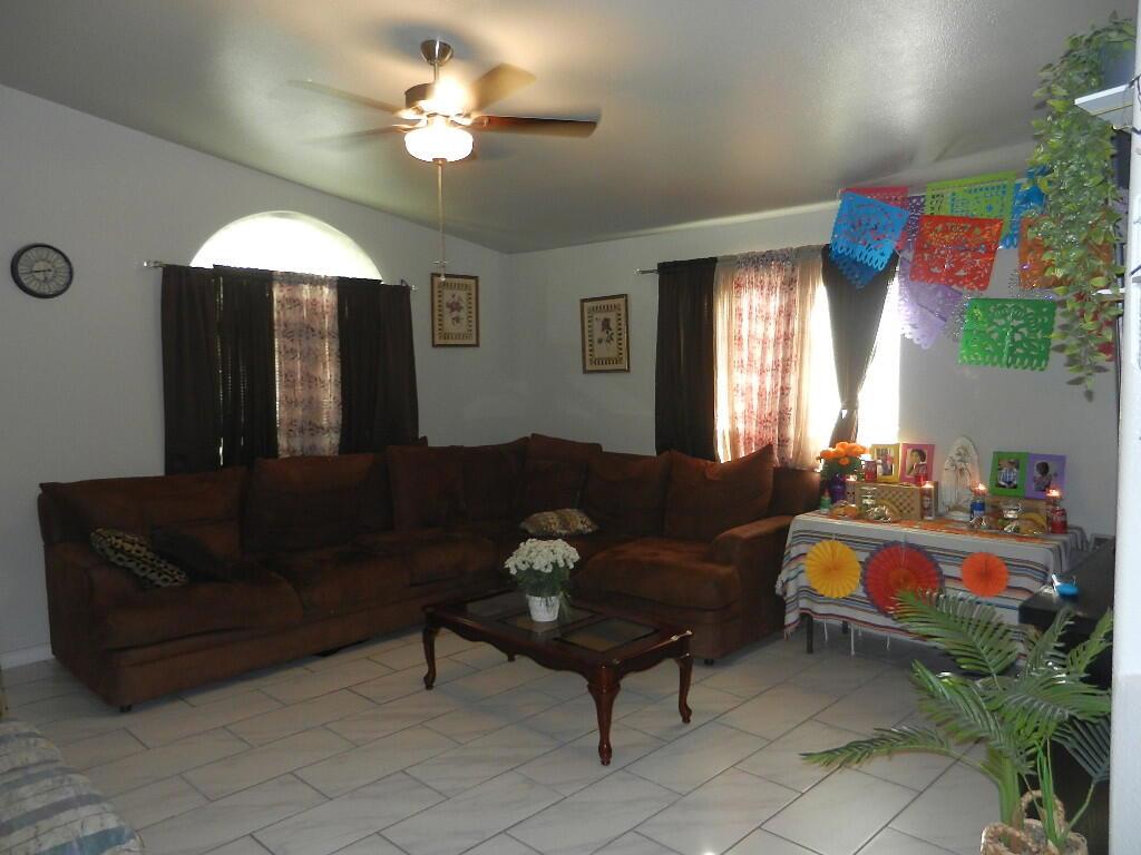 1252 Roselle Avenue Property Photo 6