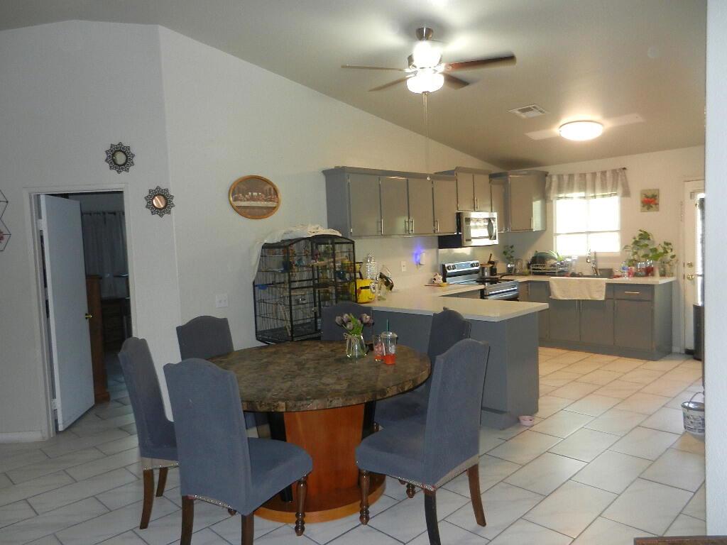 1252 Roselle Avenue Property Photo 7