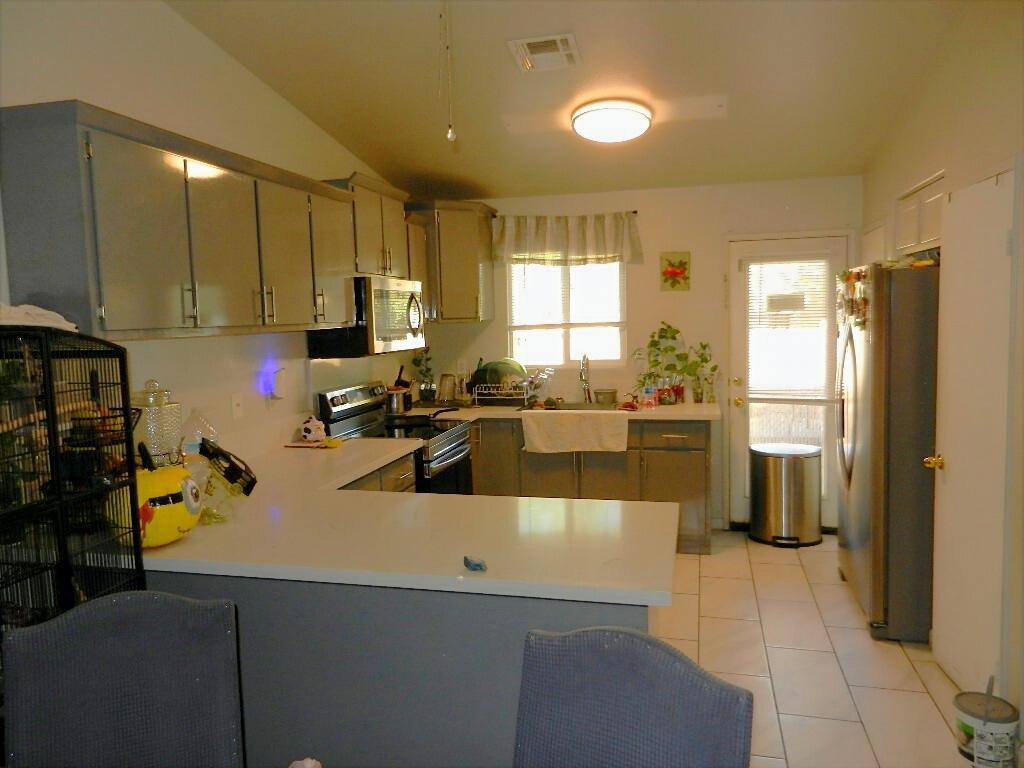 1252 Roselle Avenue Property Photo 9