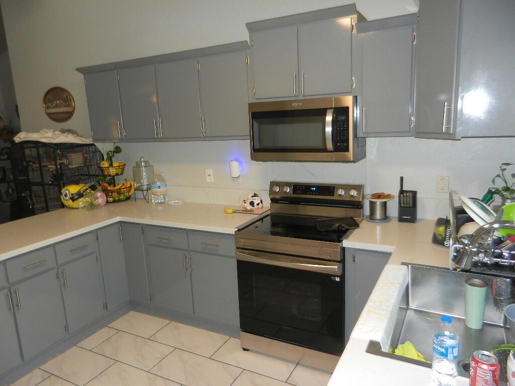 1252 Roselle Avenue Property Photo 11