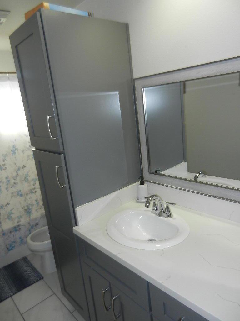 1252 Roselle Avenue Property Photo 14