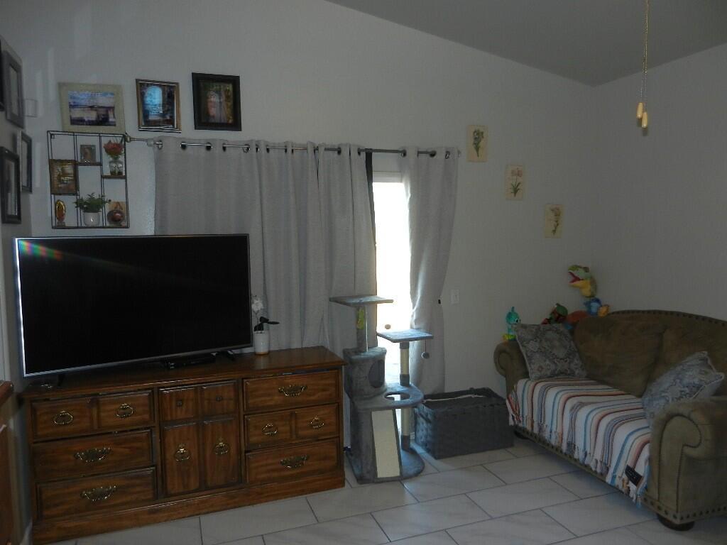 1252 Roselle Avenue Property Photo 20