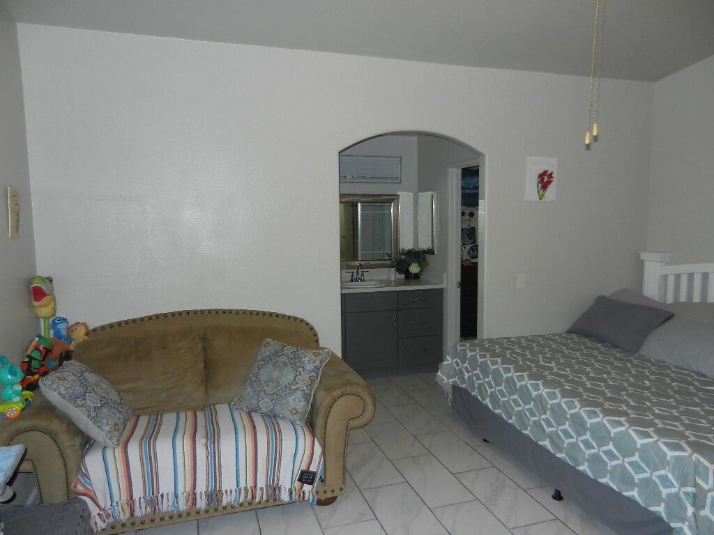 1252 Roselle Avenue Property Photo 22