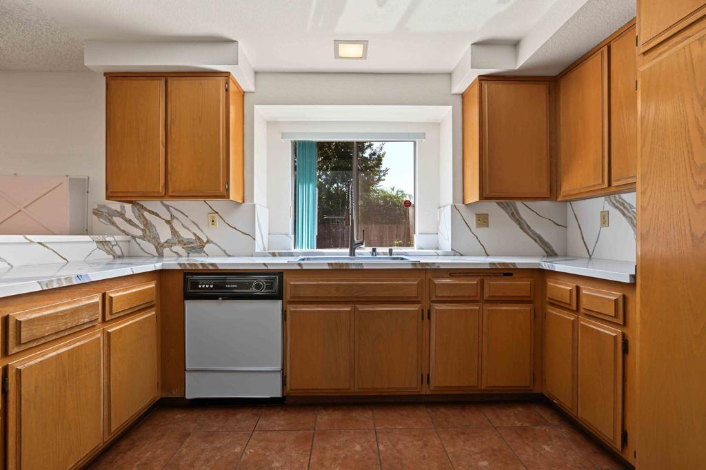 25599 Fruit Tree Street Property Photo 20
