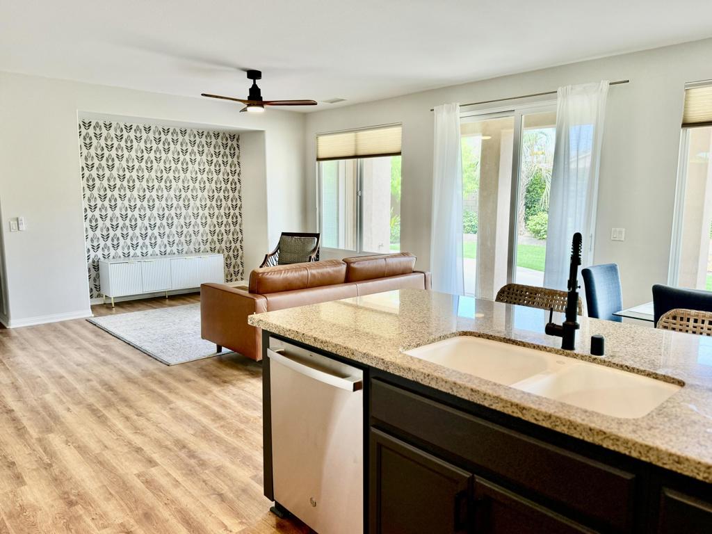 60389 Honeysuckle Street Property Photo 5