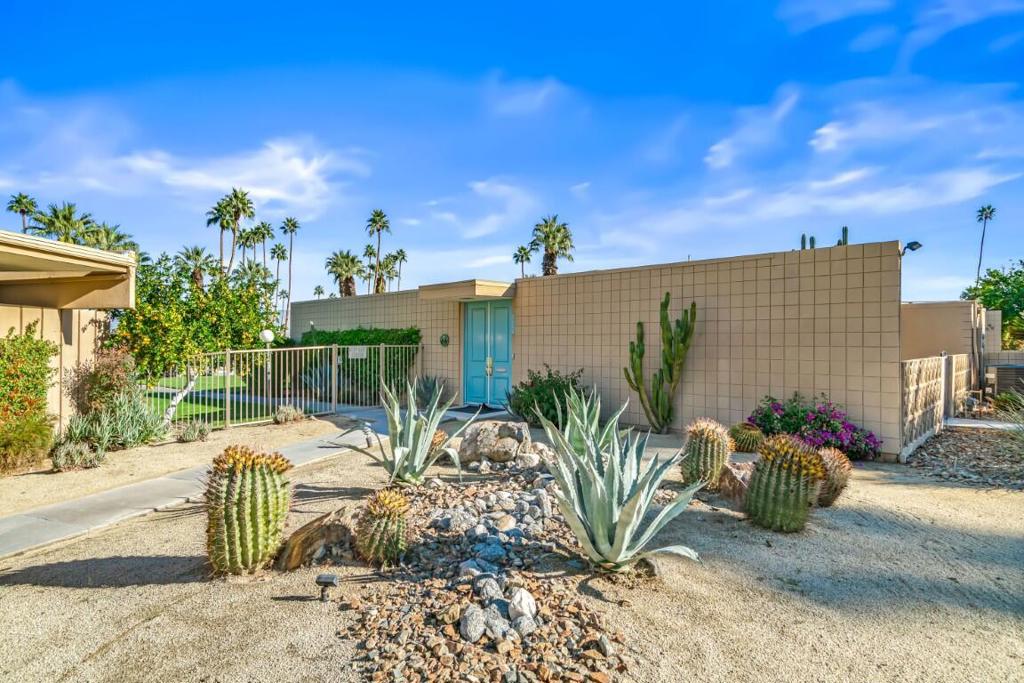 72877 El Paseo 512 Property Photo 1