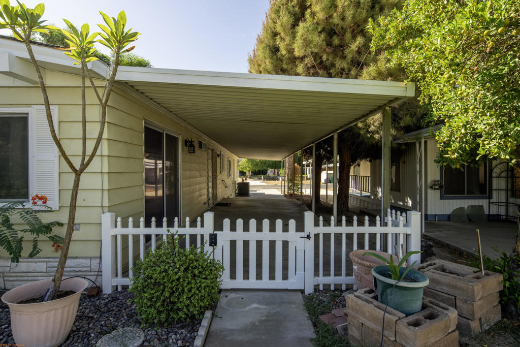 146 Lincoln Downs Street Property Photo 2