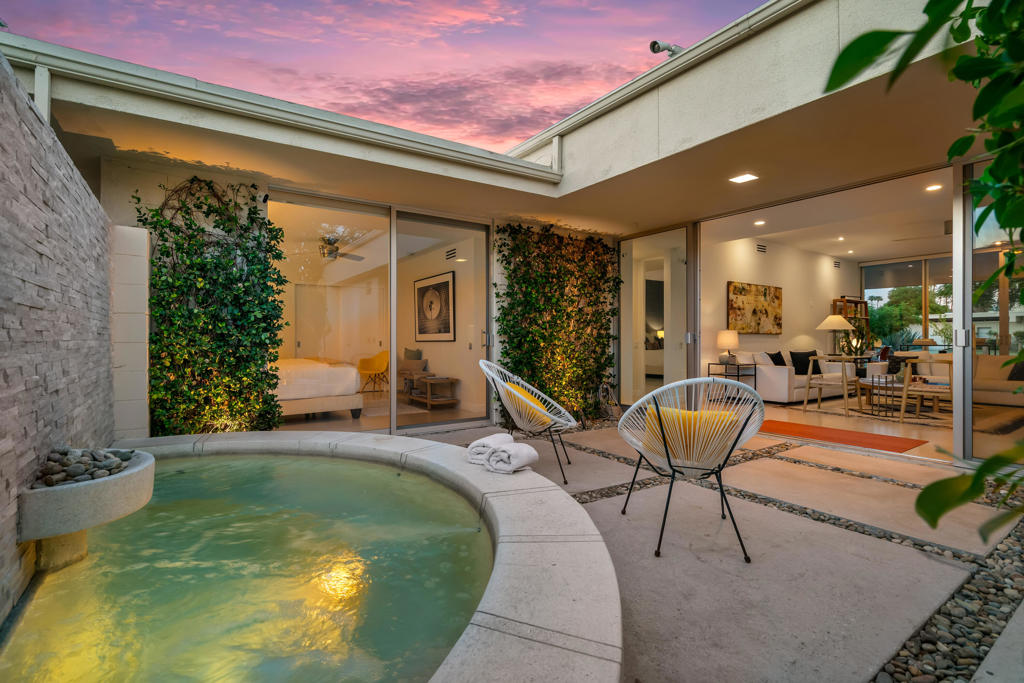 260 Desert Lakes Drive Property Photo 1