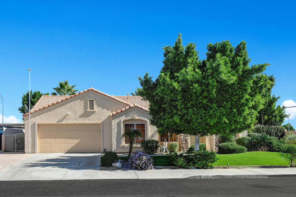 45210 Desert Hills Court Property Photo 2