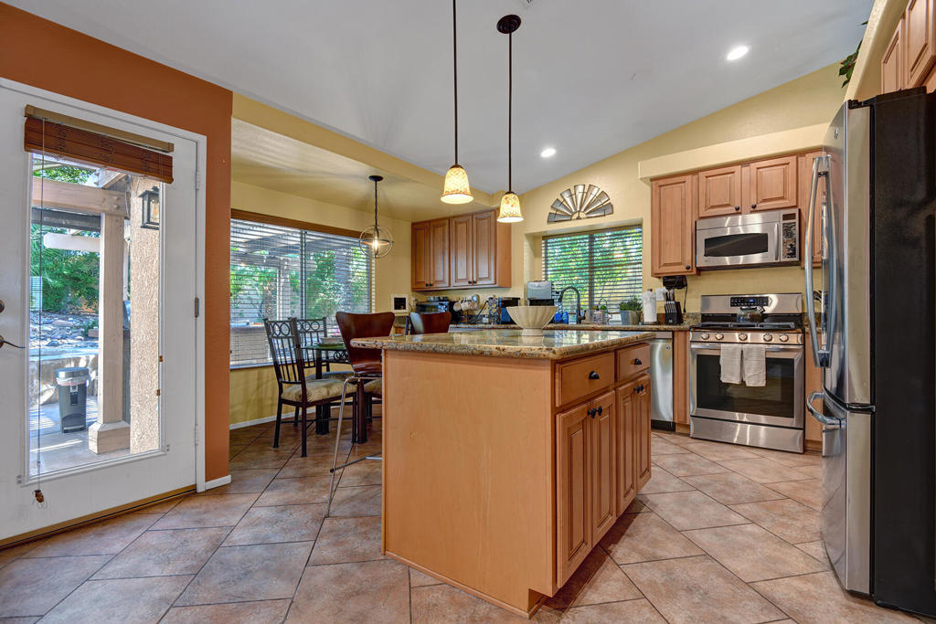 45210 Desert Hills Court Property Photo 6