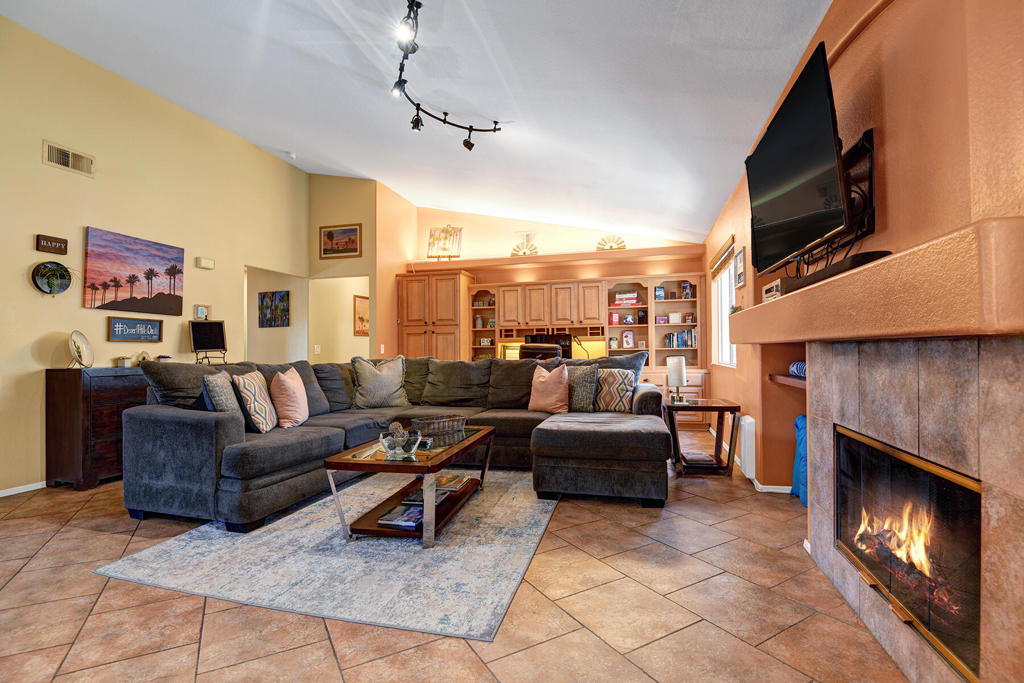 45210 Desert Hills Court Property Photo 10