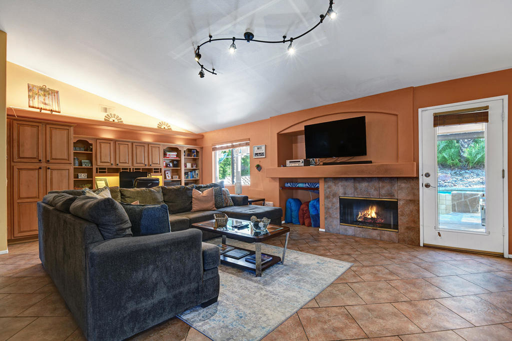 45210 Desert Hills Court Property Photo 11