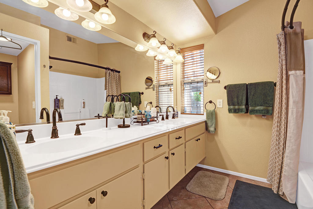 45210 Desert Hills Court Property Photo 16