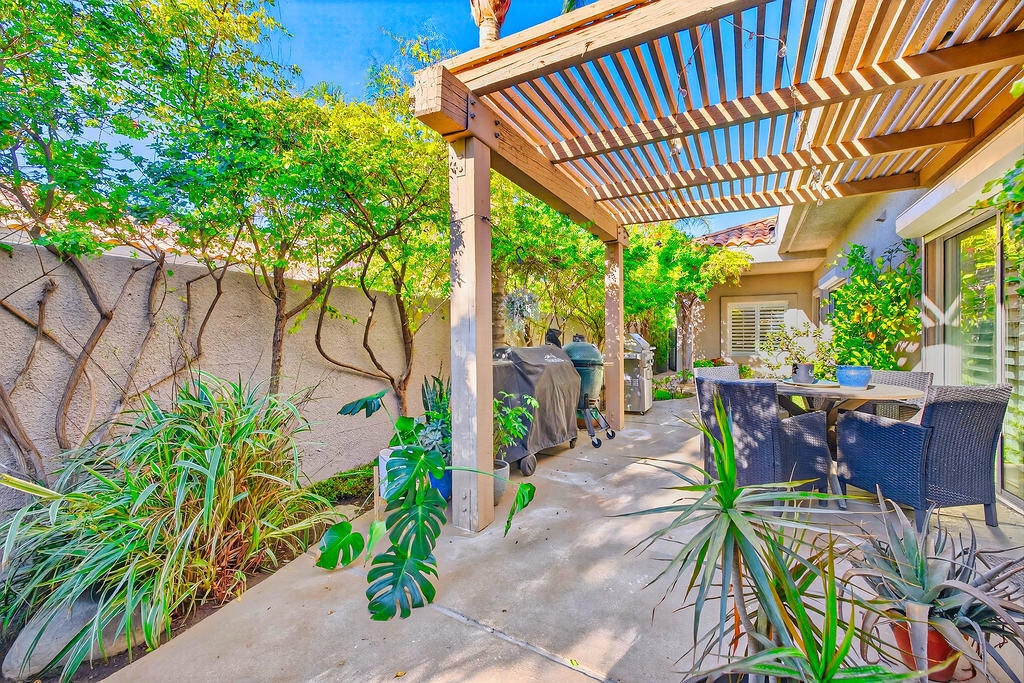 10 Colonial Drive Property Photo 4