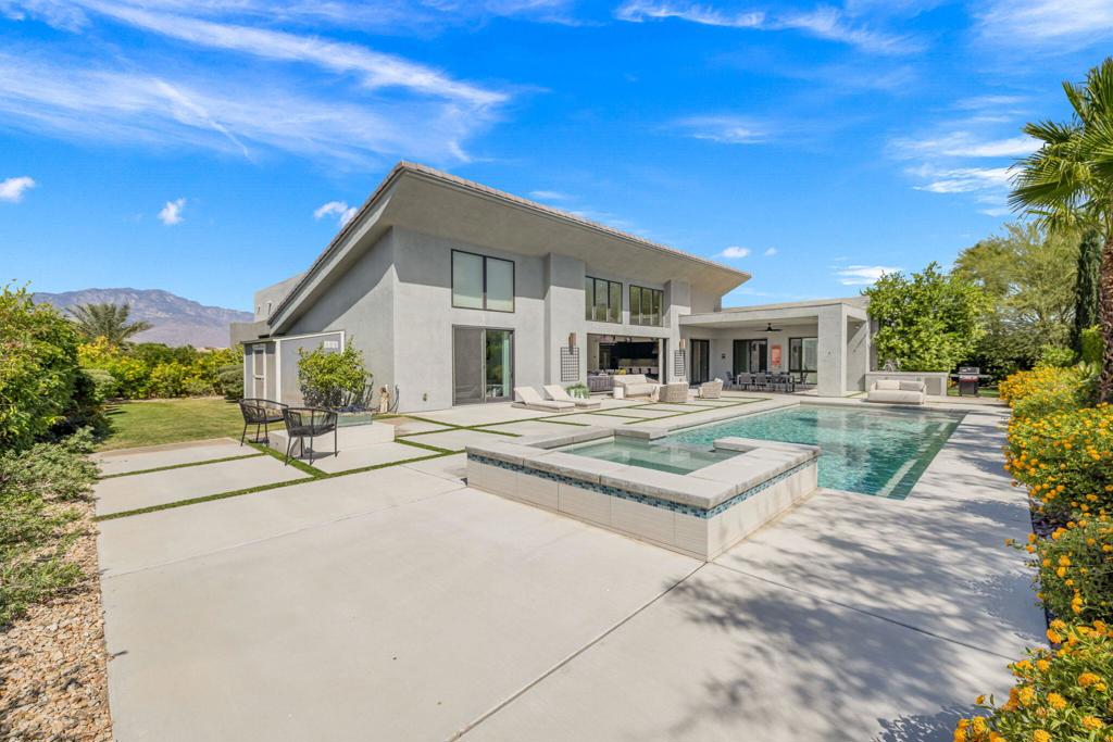 24 Via Monaco Property Photo 3