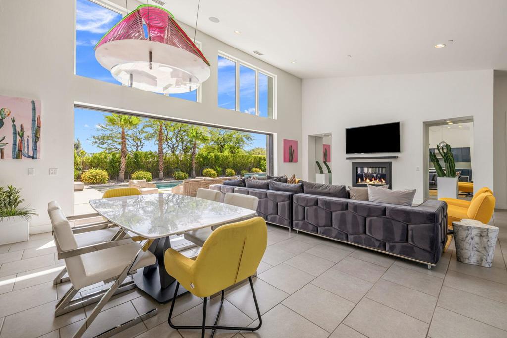 24 Via Monaco Property Photo 5