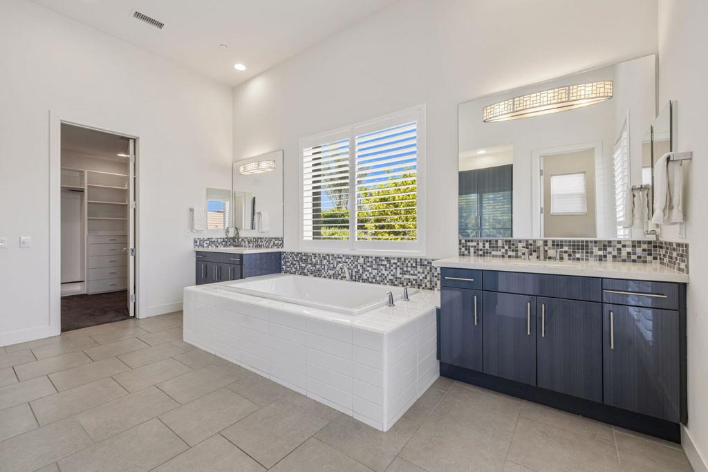 24 Via Monaco Property Photo 18