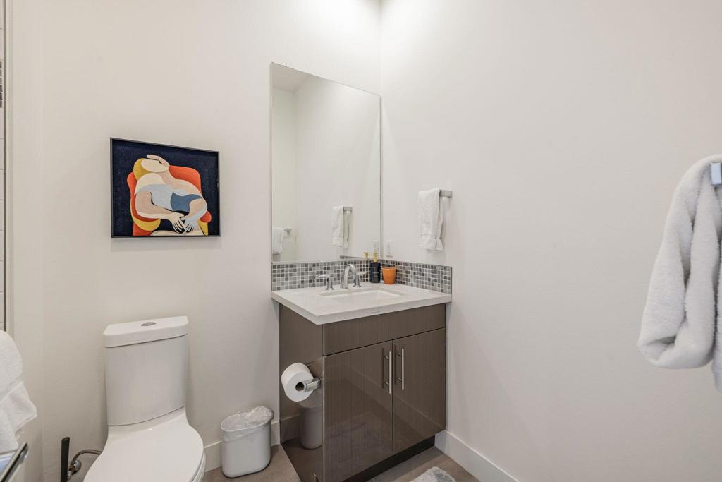24 Via Monaco Property Photo 26