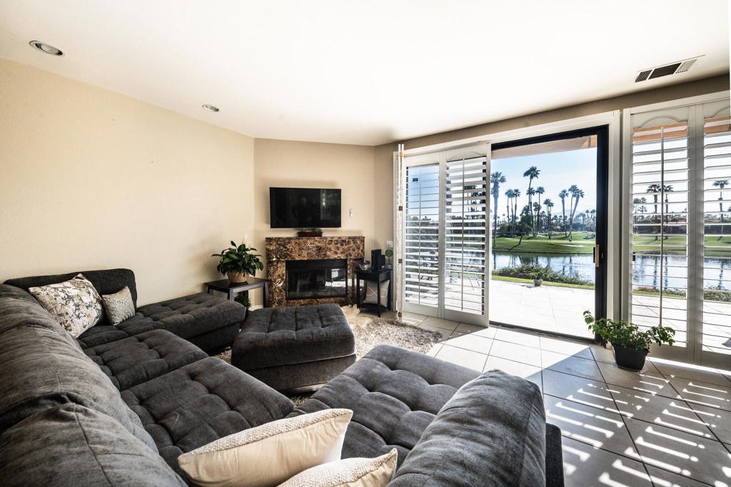 38063 Crocus Lane Property Photo 6