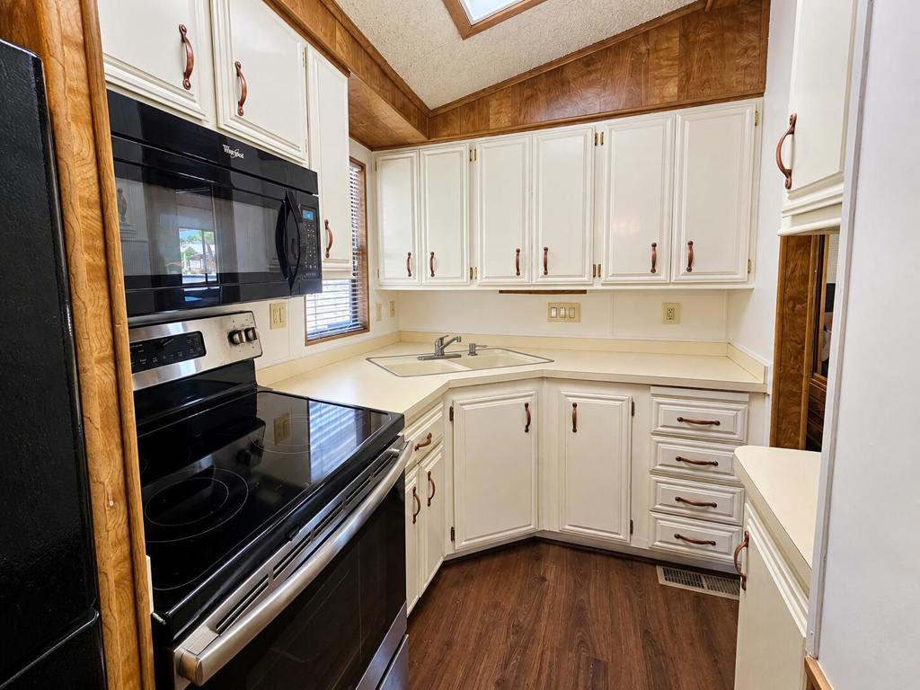 16400 Bubbling Wells Road 303 Property Photo 4