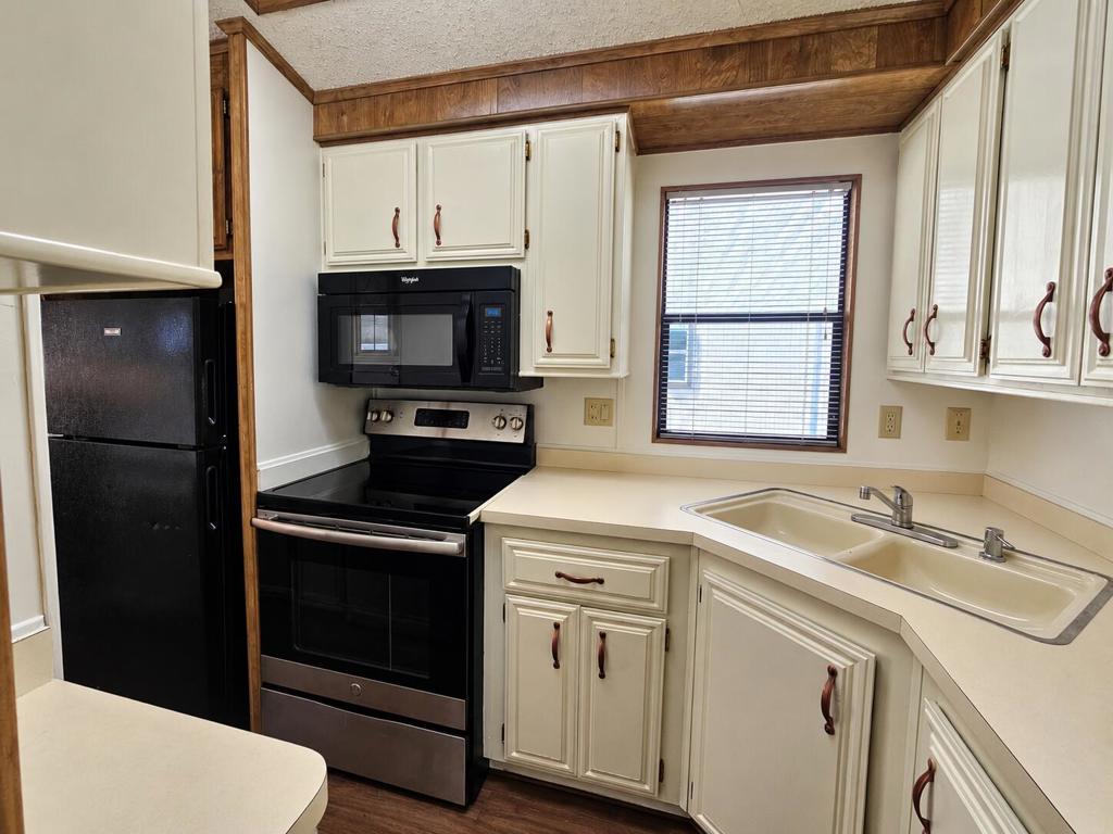16400 Bubbling Wells Road 303 Property Photo 9