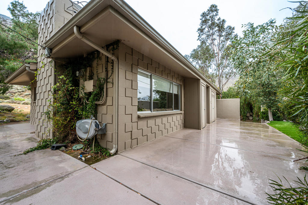 15971 Snow Creek Road Property Photo 2