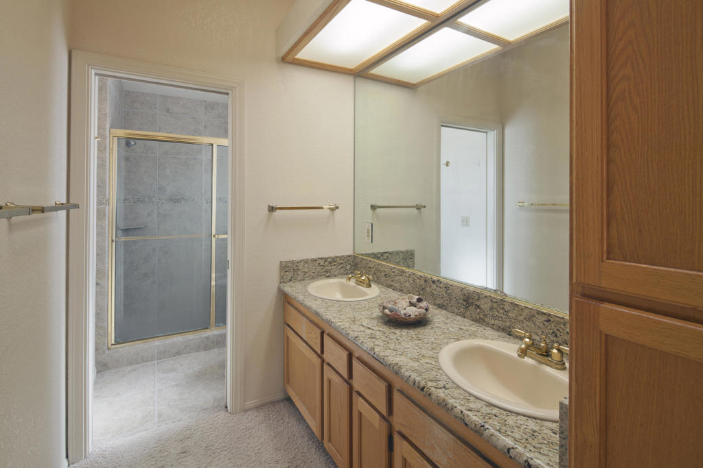 9711 Brookline Avenue Property Photo 10