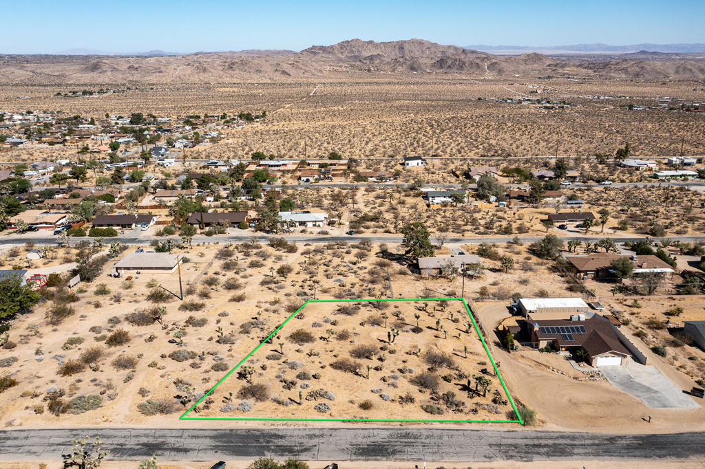 60586 La Mirada Trail Property Photo 4