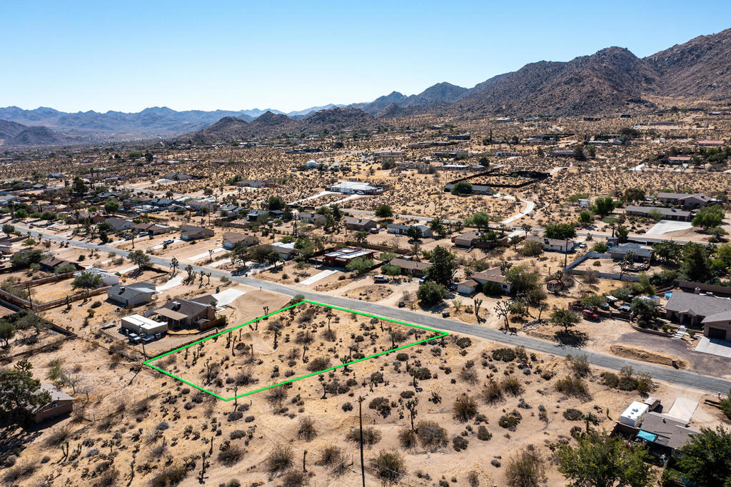 60586 La Mirada Trail Property Photo 12