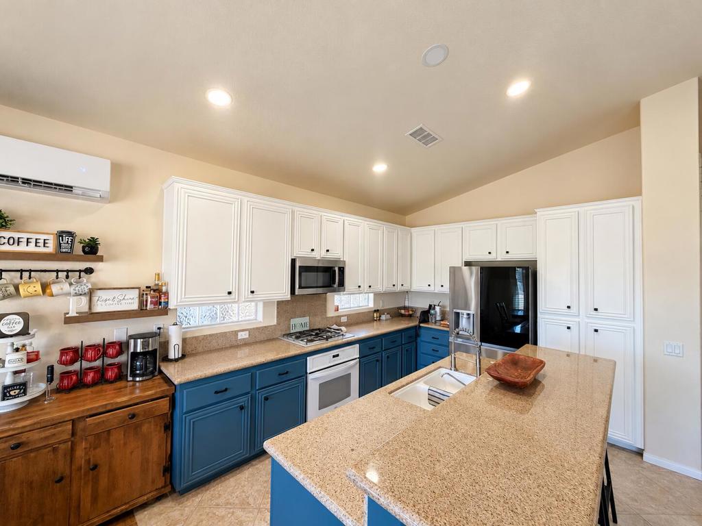 3950 Cove Circle Property Photo 9