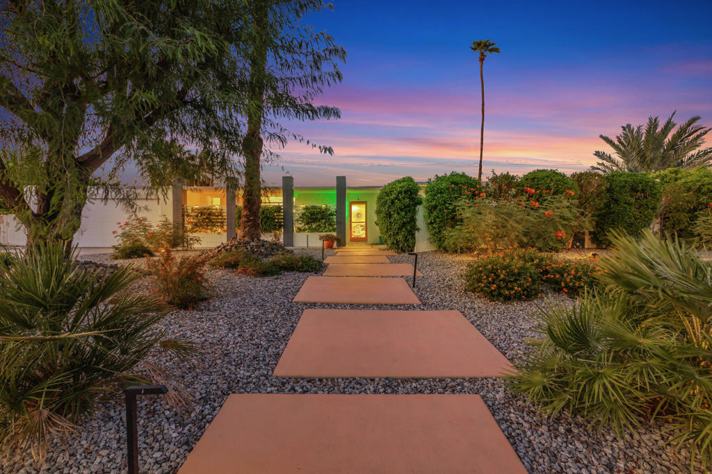 79944 Camelback Drive Property Photo 2