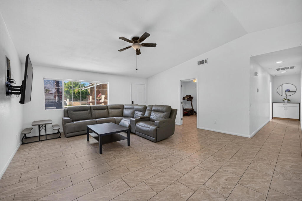 31110 Avenida Maravilla Property Photo 7