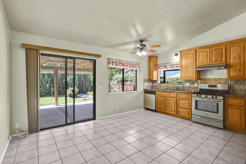 12582 Fern Avenue Property Photo 7