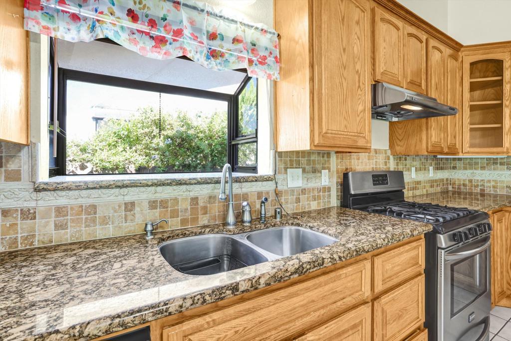 12582 Fern Avenue Property Photo 10