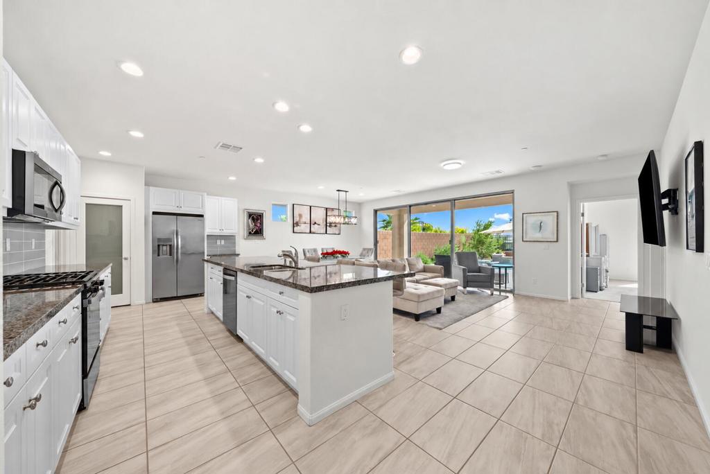 82485 Round Valley Drive Property Photo 10