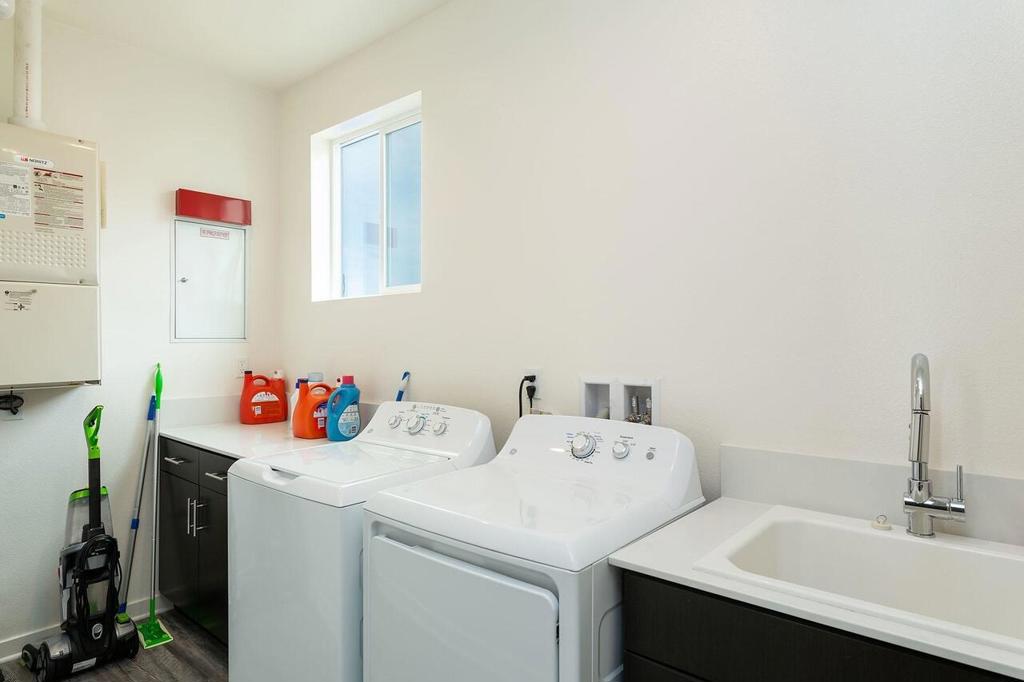 13890 Avenida La Vista Property Photo 19