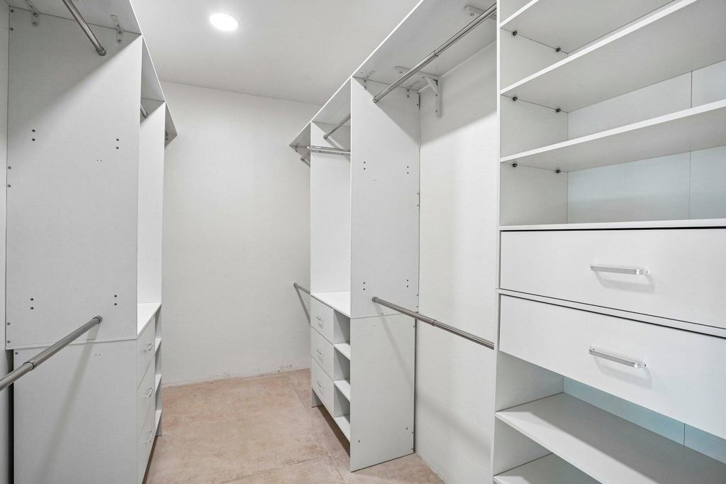 72485 Roxbury Drive Property Photo 18