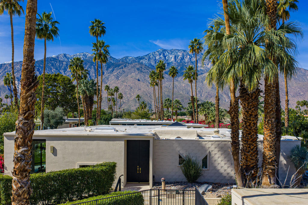 199 Desert Lakes Drive Property Photo 1