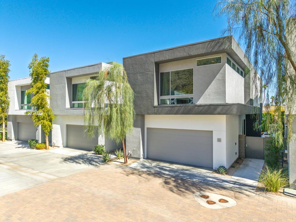 1166 Surrey Lane Property Photo 4