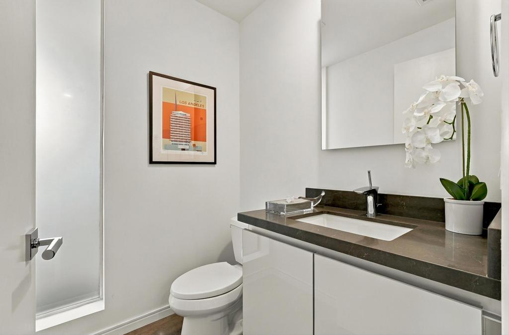 1166 Surrey Lane Property Photo 14