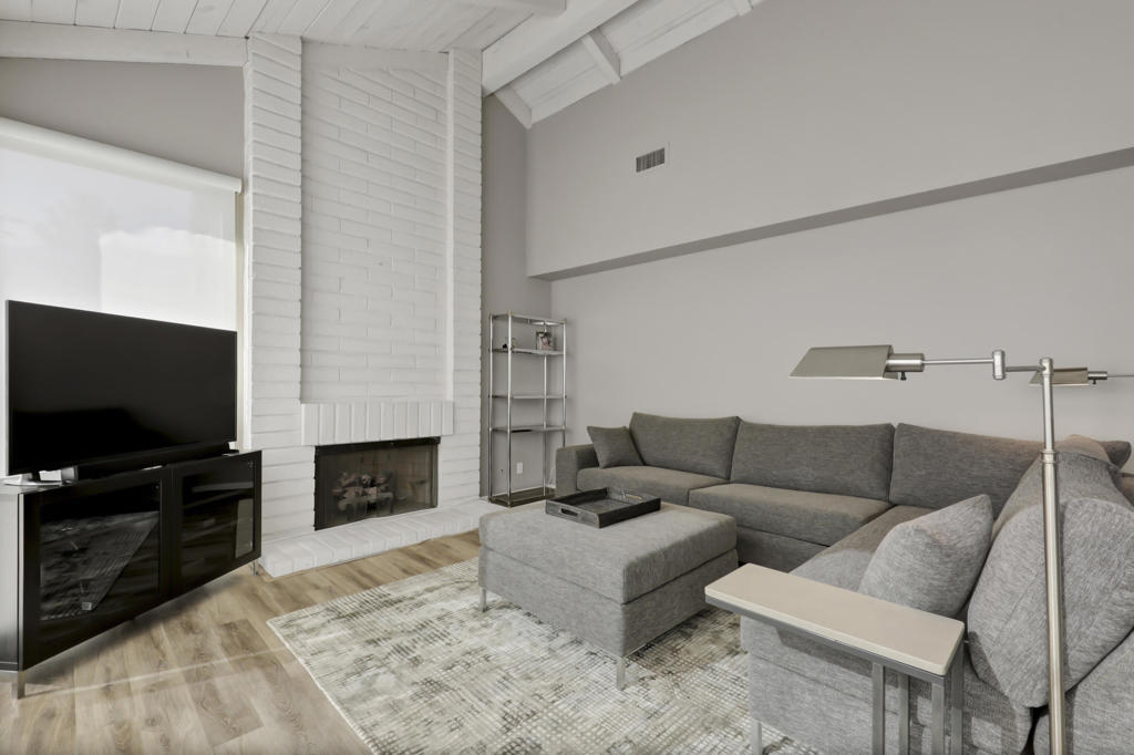 2545 Miramonte Circle W A Property Photo 2