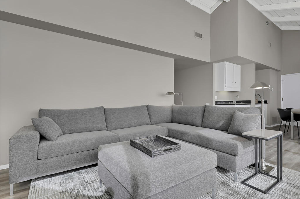 2545 Miramonte Circle W A Property Photo 3