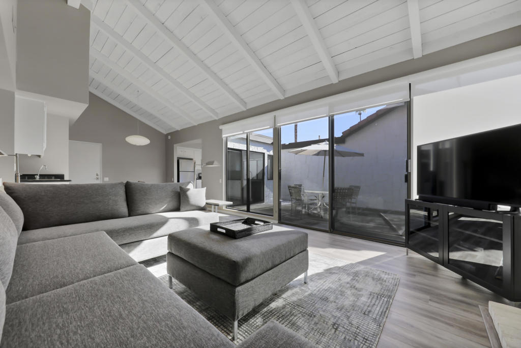 2545 Miramonte Circle W A Property Photo 4