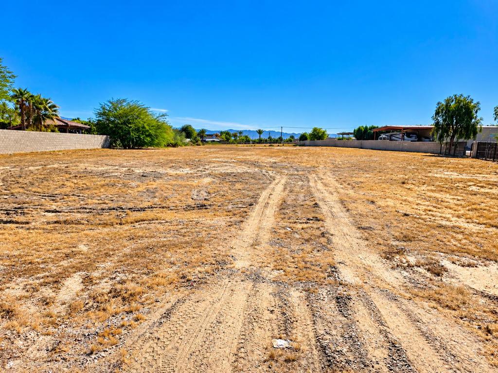 0 Emerald Property Photo 3