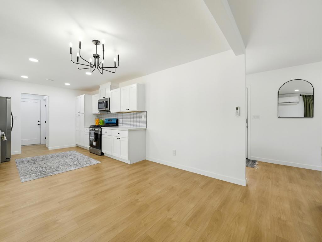 7380 Dumosa Avenue Property Photo 9