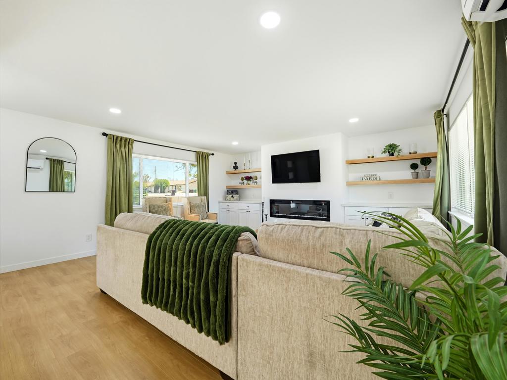 7380 Dumosa Avenue Property Photo 17